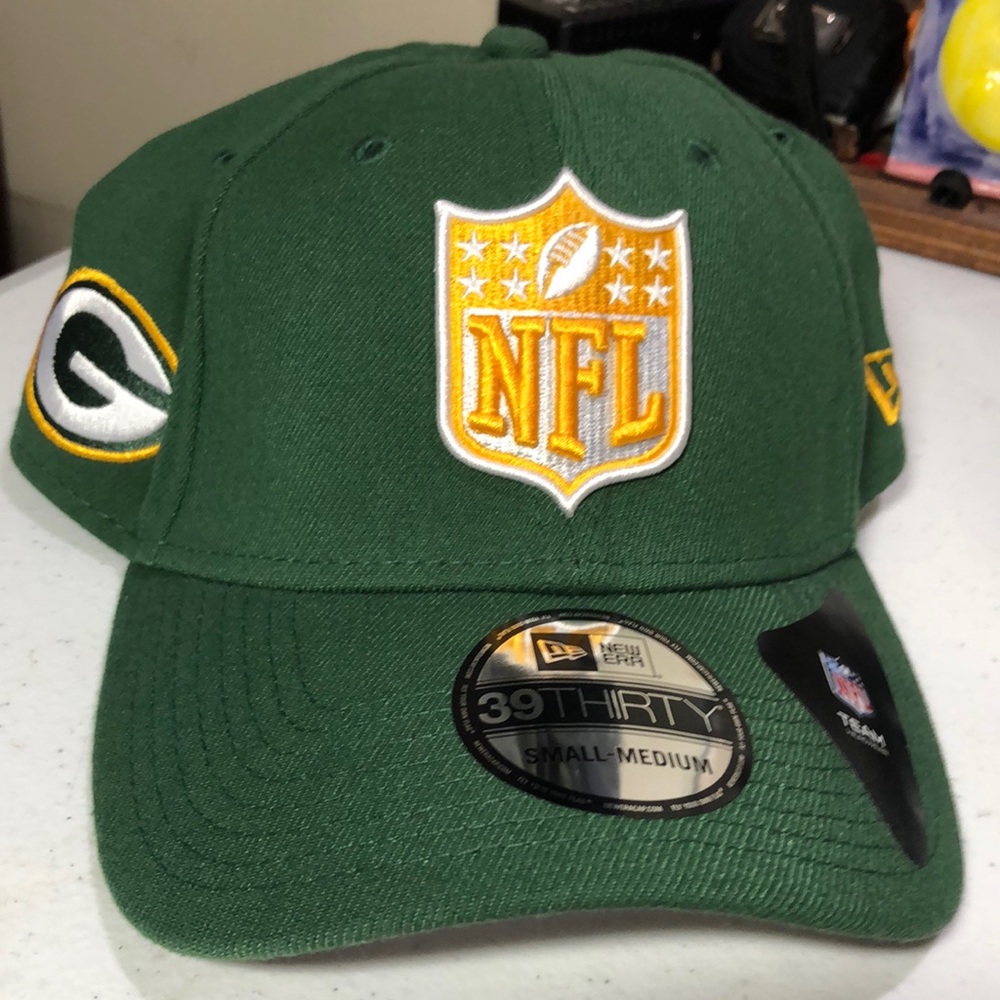 Green Bay Packers NFL Shield Football Flex Fit Hat Cap Men’s GB